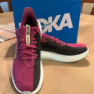 Hoka size 10B Carbon x 3 tennis shoe